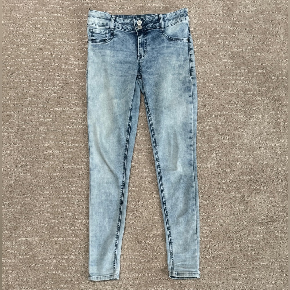 Light wash mid-rise skinny jeans